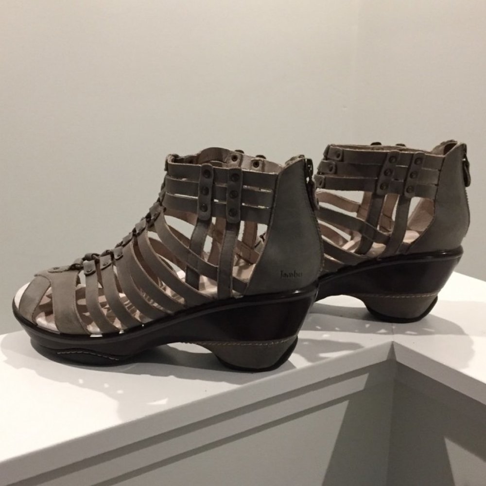 Jambu Women's 8M SUGAR Sport Wedge, Taupe